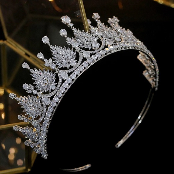 Crystal AAA Bridal Crown - Picture 6 of 6